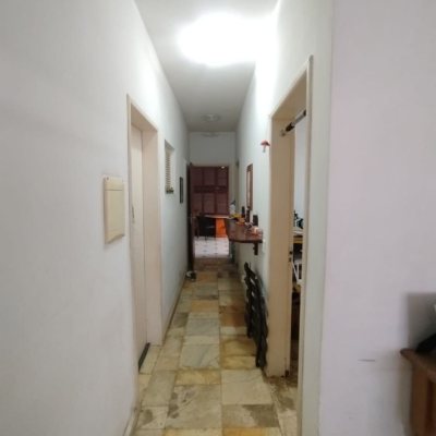 Casa Residencial com 310m², 5 quartos (sendo 2 suítes), 4 garagens, no bairro Coqueiros em Florianópolis