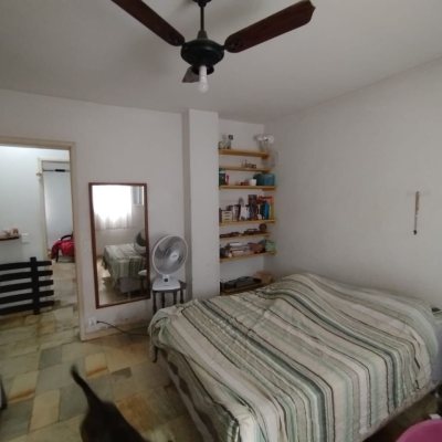 Casa Residencial com 310m², 5 quartos (sendo 2 suítes), 4 garagens, no bairro Coqueiros em Florianópolis