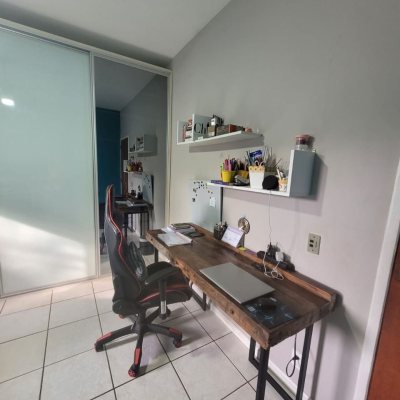 Casa Residencial com 310m², 5 quartos (sendo 2 suítes), 4 garagens, no bairro Coqueiros em Florianópolis