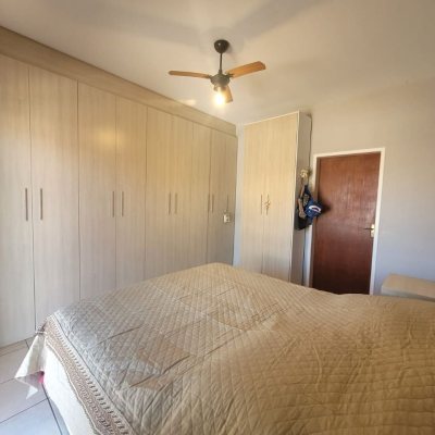 Casa Residencial com 310m², 5 quartos (sendo 2 suítes), 4 garagens, no bairro Coqueiros em Florianópolis
