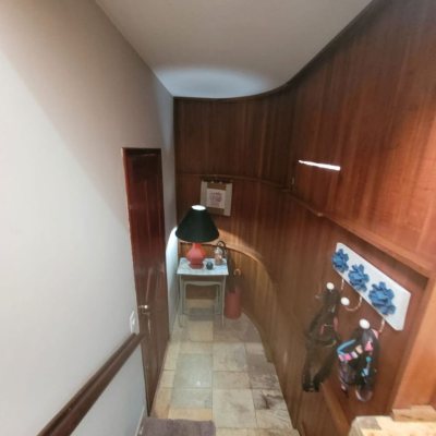 Casa Residencial com 310m², 5 quartos (sendo 2 suítes), 4 garagens, no bairro Coqueiros em Florianópolis