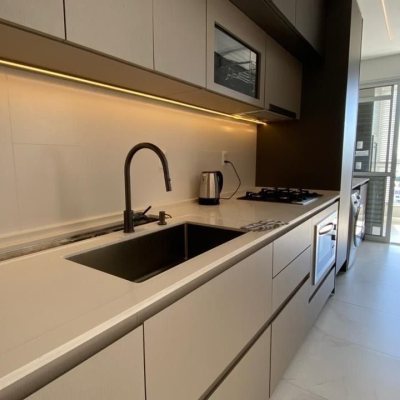 Apartamentos com 111m², 3 quartos (sendo 2 suítes), 2 garagens, no bairro Canto em Florianópolis