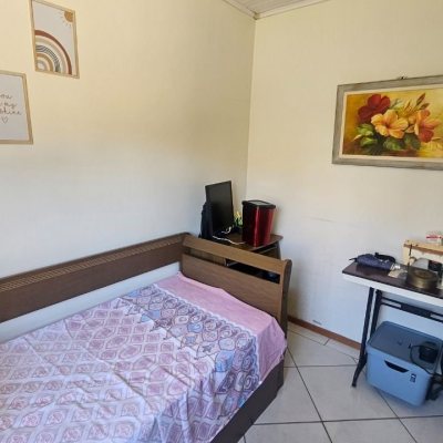Casa Residencial com 130m², 3 quartos (sendo 1 suíte), 1 garagem, no bairro Rio Tavares em Florianópolis