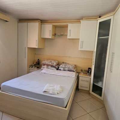 Casa Residencial com 130m², 3 quartos (sendo 1 suíte), 1 garagem, no bairro Rio Tavares em Florianópolis
