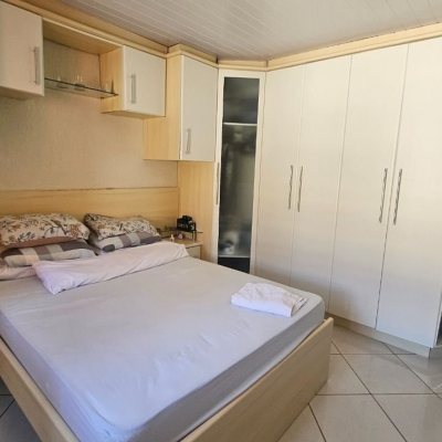 Casa Residencial com 130m², 3 quartos (sendo 1 suíte), 1 garagem, no bairro Rio Tavares em Florianópolis