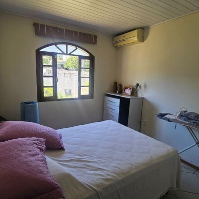 Casa Residencial com 130m², 3 quartos (sendo 1 suíte), 1 garagem, no bairro Rio Tavares em Florianópolis