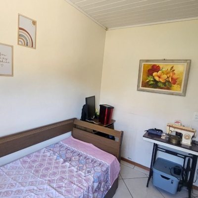 Casa Residencial com 130m², 3 quartos (sendo 1 suíte), 1 garagem, no bairro Rio Tavares em Florianópolis