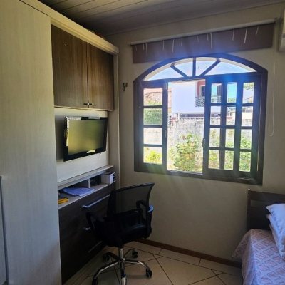 Casa Residencial com 130m², 3 quartos (sendo 1 suíte), 1 garagem, no bairro Rio Tavares em Florianópolis