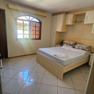 Casa Residencial com 130m², 3 quartos (sendo 1 suíte), 1 garagem, no bairro Rio Tavares em Florianópolis