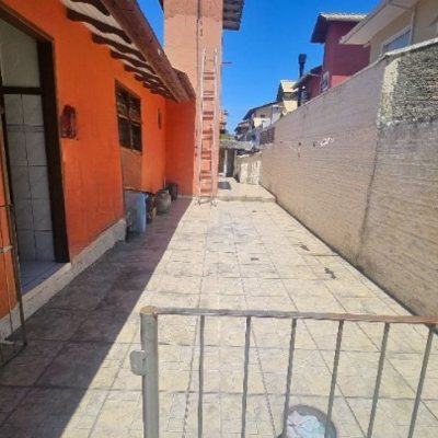 Casa Residencial com 130m², 3 quartos (sendo 1 suíte), 1 garagem, no bairro Rio Tavares em Florianópolis