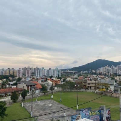 Apartamentos com 52m², 1 quarto, 2 garagens, no bairro Itacorubi em Florianópolis