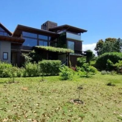 Casa Residencial com 362m², 3 quartos (sendo 1 suíte), 2 garagens, no bairro Rio Tavares em Florianópolis