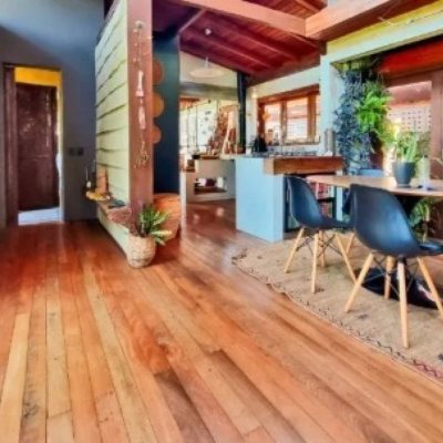 Casa Residencial com 362m², 3 quartos (sendo 1 suíte), 2 garagens, no bairro Rio Tavares em Florianópolis