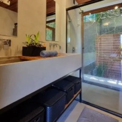 Casa Residencial com 362m², 3 quartos (sendo 1 suíte), 2 garagens, no bairro Rio Tavares em Florianópolis