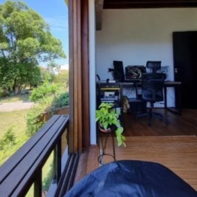 Casa Residencial com 362m², 3 quartos (sendo 1 suíte), 2 garagens, no bairro Rio Tavares em Florianópolis
