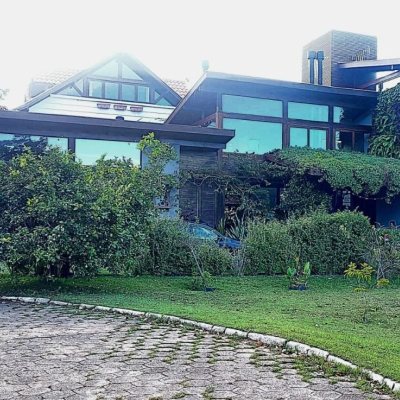 Casa Residencial com 362m², 3 quartos (sendo 1 suíte), 2 garagens, no bairro Rio Tavares em Florianópolis