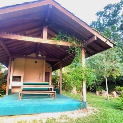 Casa Residencial com 362m², 3 quartos (sendo 1 suíte), 2 garagens, no bairro Rio Tavares em Florianópolis