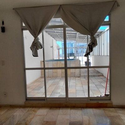 Cobertura com 252m², 3 quartos (sendo 1 suíte), 2 garagens, no bairro Centro em Florianópolis
