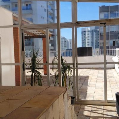 Cobertura com 252m², 3 quartos (sendo 1 suíte), 2 garagens, no bairro Centro em Florianópolis