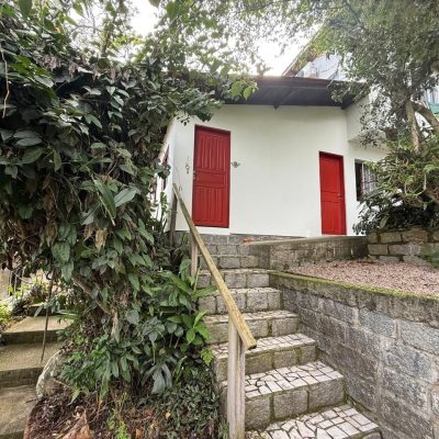 Casa Residencial com 154m², 2 quartos (sendo 1 suíte), 1 garagem, no bairro Ponta De Baixo em São José