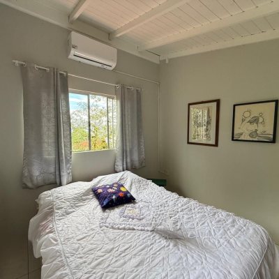 Casa Residencial com 154m², 2 quartos (sendo 1 suíte), 1 garagem, no bairro Ponta De Baixo em São José