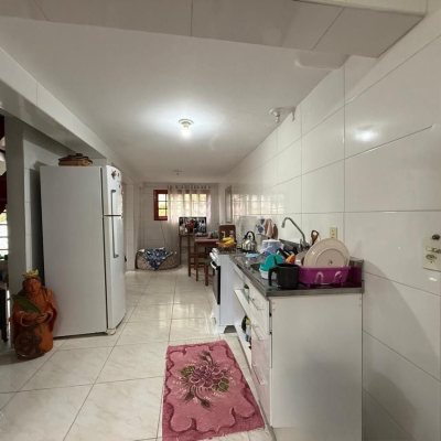 Casa Residencial com 154m², 2 quartos (sendo 1 suíte), 1 garagem, no bairro Ponta De Baixo em São José