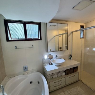 Apartamentos com 130m², 4 quartos (sendo 2 suítes), 3 garagens, no bairro Agronômica em Florianópolis