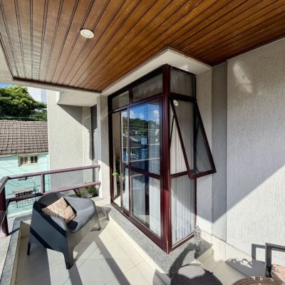 Apartamentos com 130m², 4 quartos (sendo 2 suítes), 3 garagens, no bairro Agronômica em Florianópolis