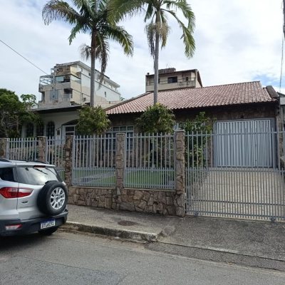 Casa Residencial com 139m², 3 quartos (sendo 1 suíte), 2 garagens, no bairro Jardim Atlântico em Florianópolis