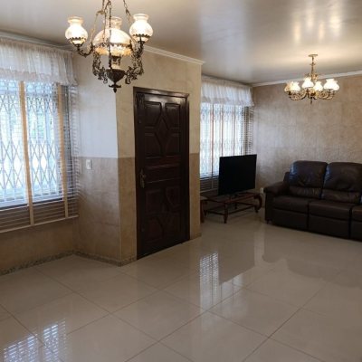 Casa Residencial com 139m², 3 quartos (sendo 1 suíte), 2 garagens, no bairro Jardim Atlântico em Florianópolis