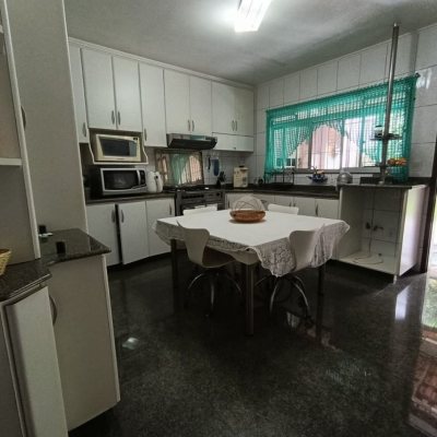 Casa Residencial com 139m², 3 quartos (sendo 1 suíte), 2 garagens, no bairro Jardim Atlântico em Florianópolis