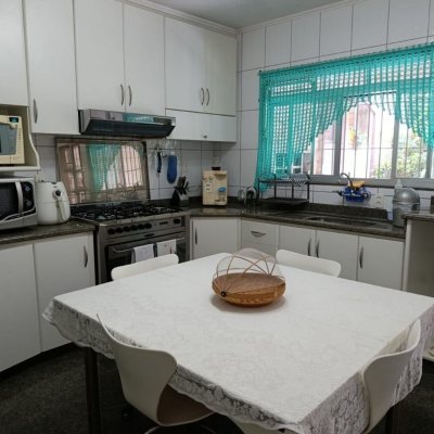 Casa Residencial com 139m², 3 quartos (sendo 1 suíte), 2 garagens, no bairro Jardim Atlântico em Florianópolis