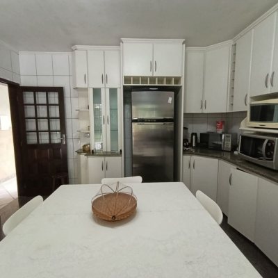Casa Residencial com 139m², 3 quartos (sendo 1 suíte), 2 garagens, no bairro Jardim Atlântico em Florianópolis