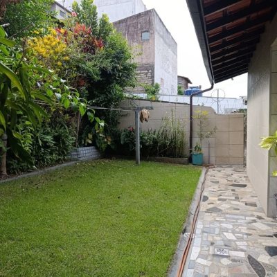 Casa Residencial com 139m², 3 quartos (sendo 1 suíte), 2 garagens, no bairro Jardim Atlântico em Florianópolis
