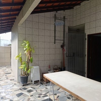 Casa Residencial com 139m², 3 quartos (sendo 1 suíte), 2 garagens, no bairro Jardim Atlântico em Florianópolis