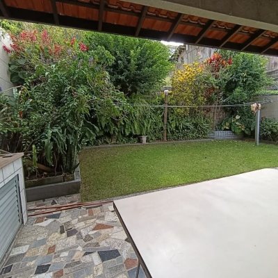 Casa Residencial com 139m², 3 quartos (sendo 1 suíte), 2 garagens, no bairro Jardim Atlântico em Florianópolis