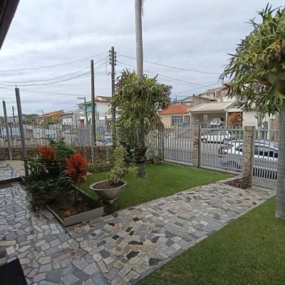 Casa Residencial com 139m², 3 quartos (sendo 1 suíte), 2 garagens, no bairro Jardim Atlântico em Florianópolis