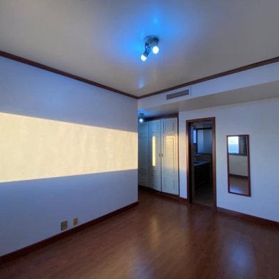 Apartamentos com 283m², 3 quartos (sendo 2 suítes), 2 garagens, no bairro Beira Mar em Florianópolis