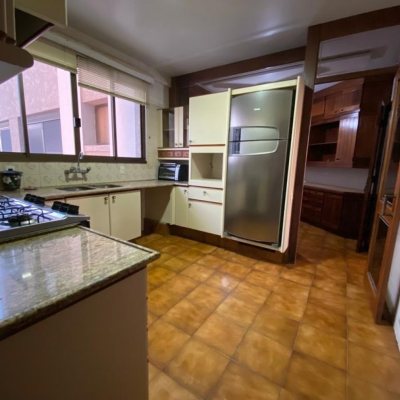 Apartamentos com 283m², 3 quartos (sendo 2 suítes), 2 garagens, no bairro Beira Mar em Florianópolis