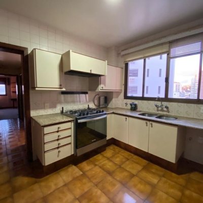 Apartamentos com 283m², 3 quartos (sendo 2 suítes), 2 garagens, no bairro Beira Mar em Florianópolis