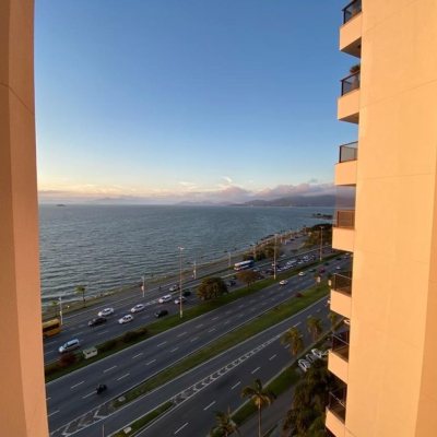 Apartamentos com 283m², 3 quartos (sendo 2 suítes), 2 garagens, no bairro Beira Mar em Florianópolis