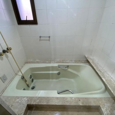 Apartamentos com 283m², 3 quartos (sendo 2 suítes), 2 garagens, no bairro Beira Mar em Florianópolis