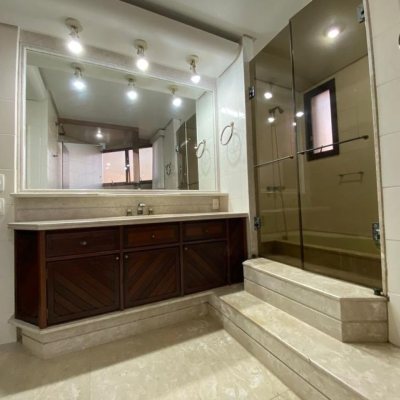 Apartamentos com 283m², 3 quartos (sendo 2 suítes), 2 garagens, no bairro Beira Mar em Florianópolis