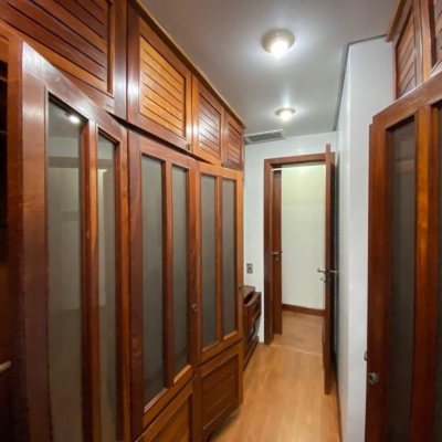 Apartamentos com 283m², 3 quartos (sendo 2 suítes), 2 garagens, no bairro Beira Mar em Florianópolis