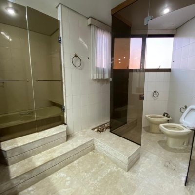 Apartamentos com 283m², 3 quartos (sendo 2 suítes), 2 garagens, no bairro Beira Mar em Florianópolis
