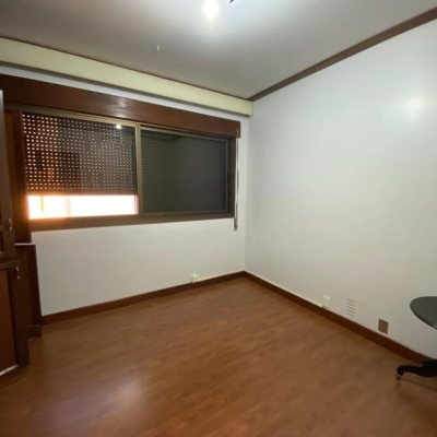 Apartamentos com 283m², 3 quartos (sendo 2 suítes), 2 garagens, no bairro Beira Mar em Florianópolis