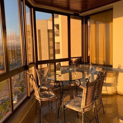 Apartamentos com 283m², 3 quartos (sendo 2 suítes), 2 garagens, no bairro Beira Mar em Florianópolis
