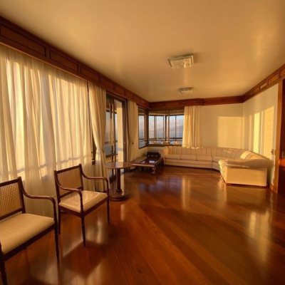 Apartamentos com 283m², 3 quartos (sendo 2 suítes), 2 garagens, no bairro Beira Mar em Florianópolis