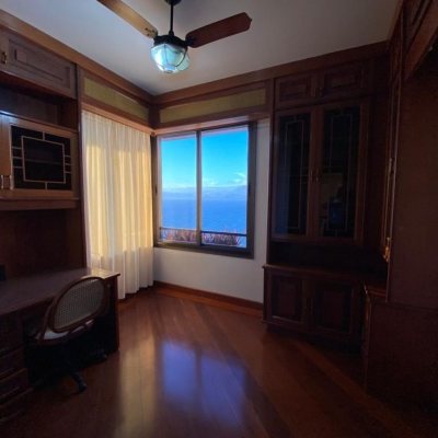 Apartamentos com 283m², 3 quartos (sendo 2 suítes), 2 garagens, no bairro Beira Mar em Florianópolis