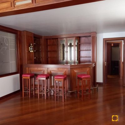 Apartamentos com 283m², 3 quartos (sendo 2 suítes), 2 garagens, no bairro Beira Mar em Florianópolis